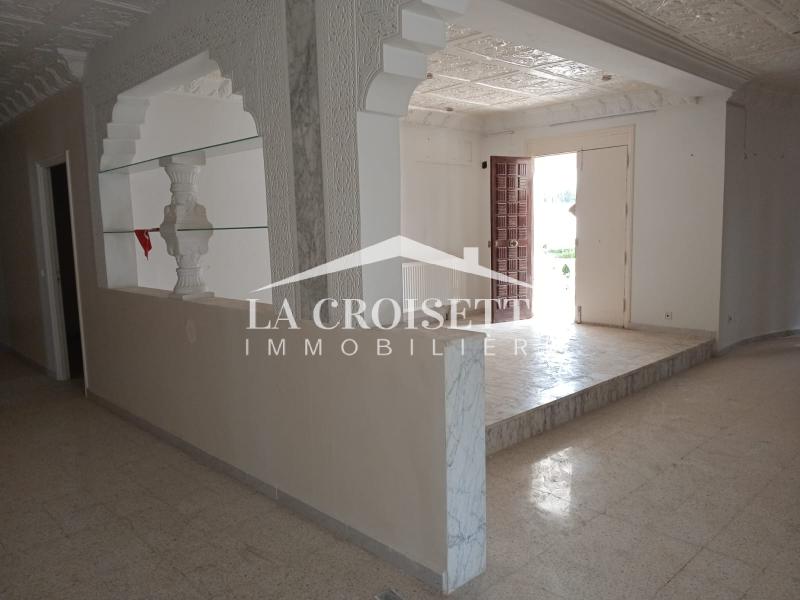 Villa S+8 avec deux niveaux séparés à La Soukra